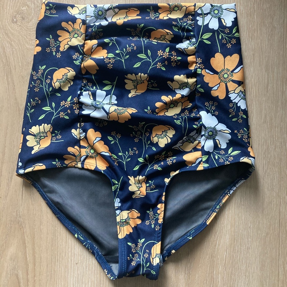 Nettle’s Tale XS Alicia navy floral bottoms